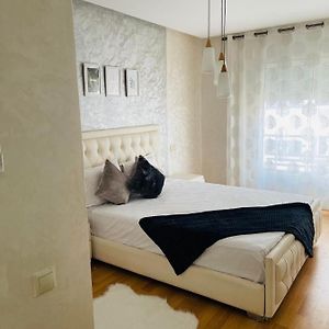 Appartement à 3 Chambres à Coucher