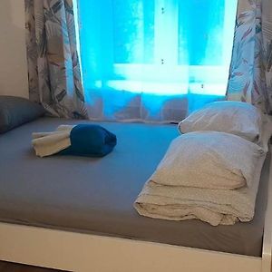 Studio Lit King-Size