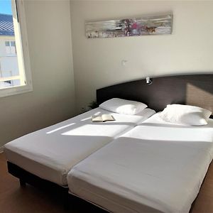 Studio Lit King-Size
