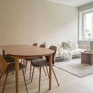 Central 1Br Next To The Park