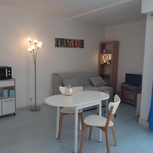 Studio Lit King-Size