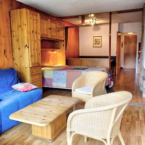 Studio Lit King-Size