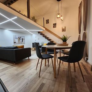 Appartement à 2 Chambres à Coucher
