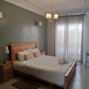 Appartement à 3 Chambres à Coucher