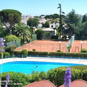 2 Pieces Climatise-Wifi / 4 Voyageurs / Boxe Prive / 2 Piscines / 2 Tennis / Petanque / Pingpong