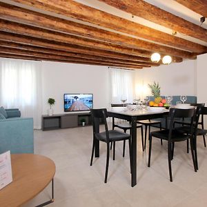 Appartement à 3 Chambres à Coucher