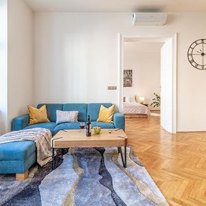 Appartement à 2 Chambres à Coucher