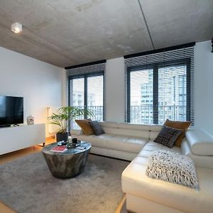 London 993 Loft 402