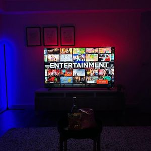 Large 65 Inch Tv Full Kitchen Long-Stay Ready