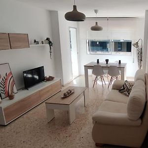 Amplio Apartamento Junto A La Playa Victoria