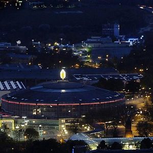 Schoene Grosse Wohnung 2 Schlafzimmer Bis 6 Pax Naehe Stadion Signal Iduna
