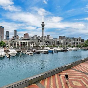 Qv Modern Waterfront 2-Bedroom Apartment - 079