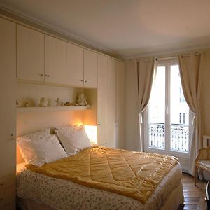 Two-Bedroom Apartment Champs-Elysées