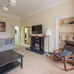 Beautiful 2 Bed 2 Bath Flat Overlooking Meadows Park