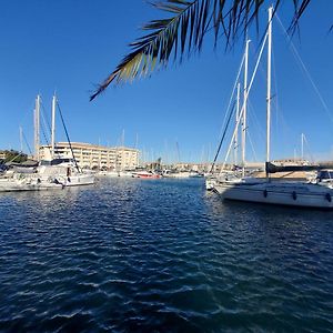 Cap Hermes Studio 31M2 Vue Port Climatise Piscine,