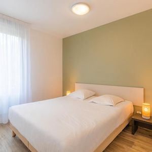 Appartement à 2 Chambres à Coucher