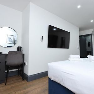 New Oxford House Apartments By Happy Days