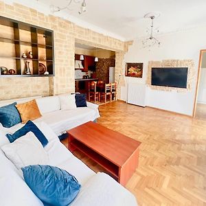 Neoclassical 2Bed In Kallimarmaro