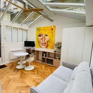 Studio Lit King-Size