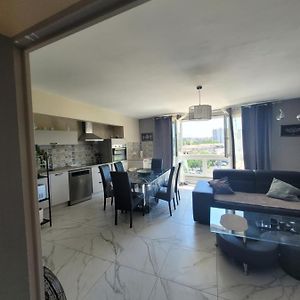 Appartement à 3 Chambres à Coucher