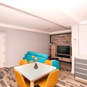 Appartement à 2 Chambres à Coucher