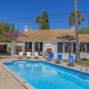 Villa à 3 Chambres à Coucher
