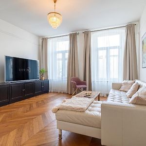 Trendy Apartment In Central