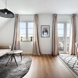 Sanders Charm - Amazing Two-Bedroom Apartment With Shared Garden
