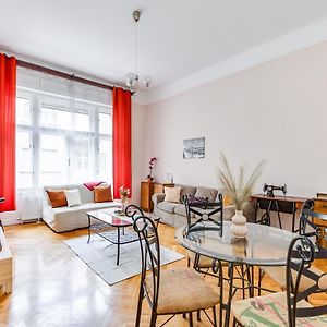 Appartement à 2 Chambres à Coucher