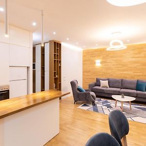 Exclusive 2 Bedrooms Apartment