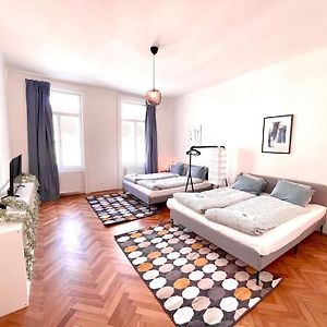 Appartement à 2 Chambres à Coucher