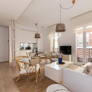 Appartement à 3 Chambres à Coucher