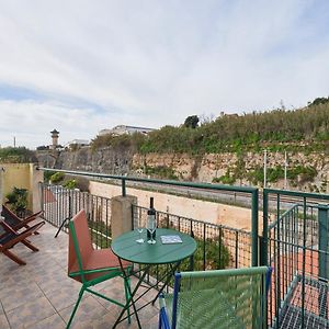 Bright Apt W Balcony, Ac, Parking, By Timecooler