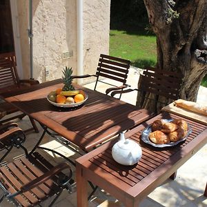 Charmante maison rénovée à Antibes, Jardin, Accès Piscine, Parking