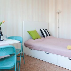 Tony'S Sunny Rooftop Studio By Flat Mаnager