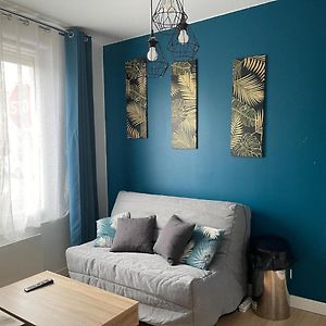 Studio Lit King-Size
