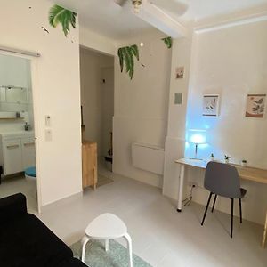 Studio Lit King-Size