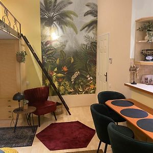 Jungle Story Apartment By Millenaris Park With Free Parking