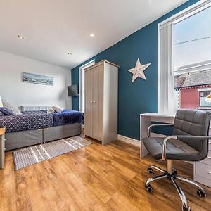 Stunning House Close To The Stadium + Hot Tub!