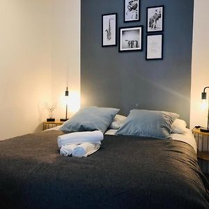 Studio Lit King-Size