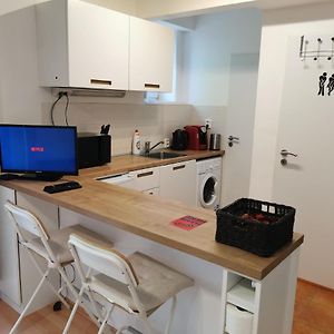 City Lights Apartment With Terrace - 24 Hours Check In