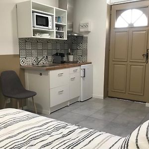 Studette De 17M2 Avec Parking Prive Gratuit Climatisation Et Petite Cuisine