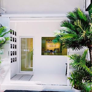 Modern Minimalism - Mandarin Palm Penthouse