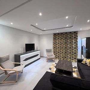 Appartement à 3 Chambres à Coucher