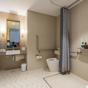 Chambre Lit King-Size avec Accès aux Personnes Handicapées