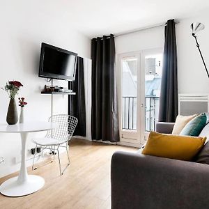 Superbe Studio Avec Balcon Au Coeur De Montorgueil