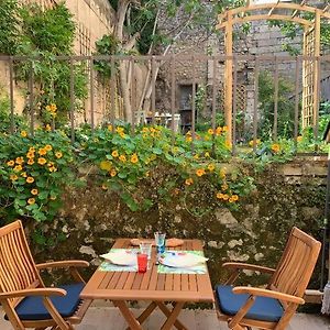Capucines, Un Jardin Secret Dans Le Centre Historique
