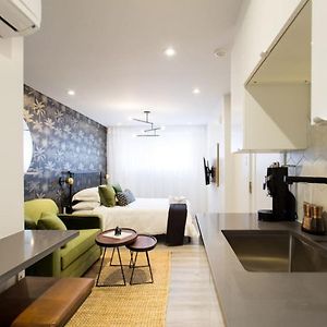 Palms Little Italy Studio With Full Bathroom By Denstays