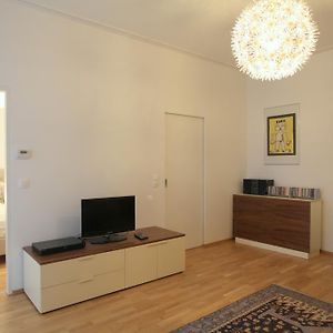 Moderne Stadtwohnung Mit Balkon