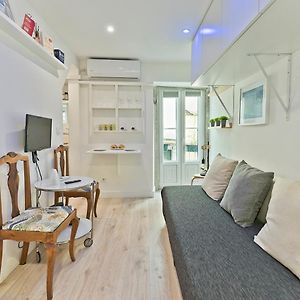 Studio Lit King-Size